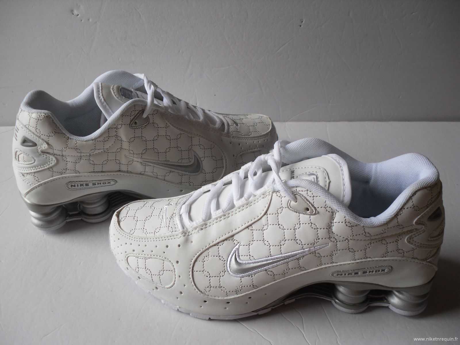 Creme Nike Shox R4 sneaker Demon (2).JPG